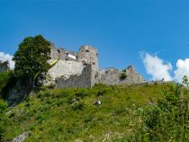 Seit Ende des 13. Jahrhunderts ist die Existenz der Burg belegbar. Ende des 18. Jahrhunderts wurde die Burg aufgegeben und verfiel. • © <a href="https://papa-wanderwolle.jimdofree.com/2020/10/06/burgenrunde-auf-dem-ehrenberg/" target="_blank">Wolfgang Berres auf papa.wanderwolle</a>